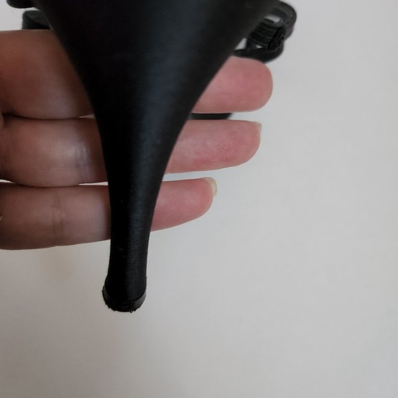 Stuart Weitzman satin heels black crystals sz 9 - Picture 4 of 4